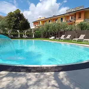 Confine Hotel